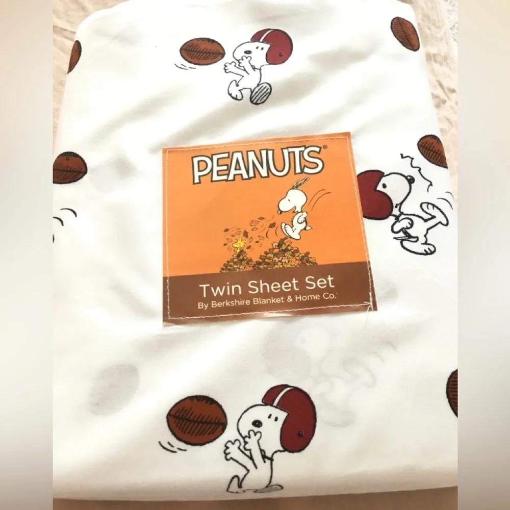 Berkshire Blanket and Home Polyester Twin Size Snoopy Peanuts Football S…